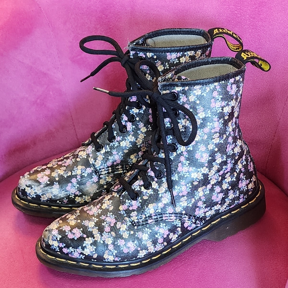 DR. MARTENS VINTAGE POINTED TOE BOOTS SZ 7